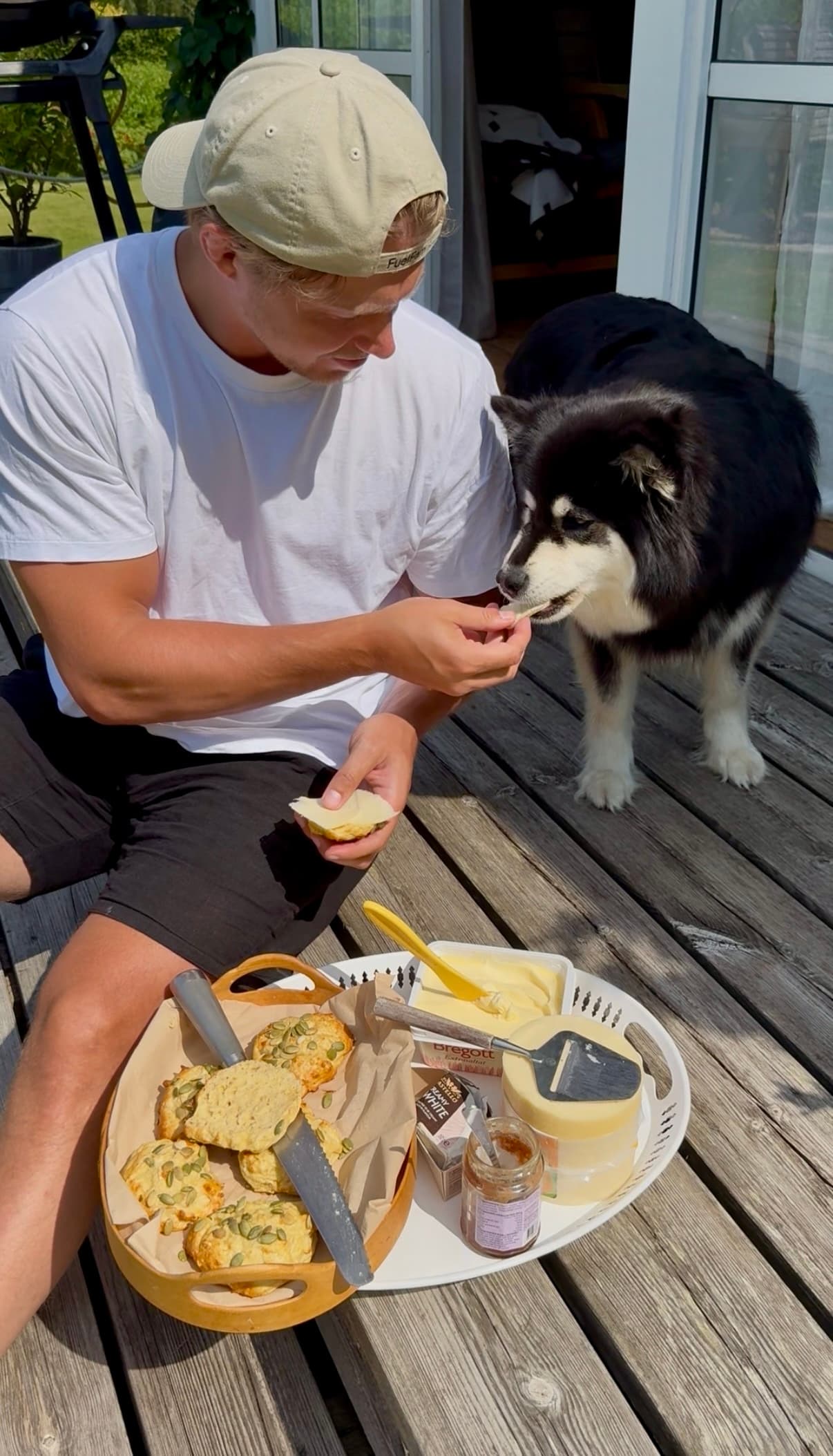 Anton Ekefäll med sin hund